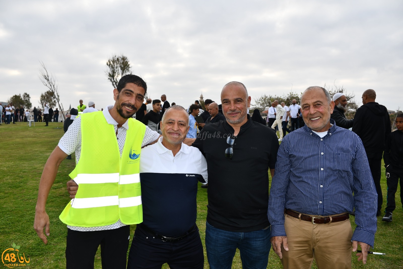  أهالي يافا يؤدون صلاة عيد الفطر في متنزه العجمي 